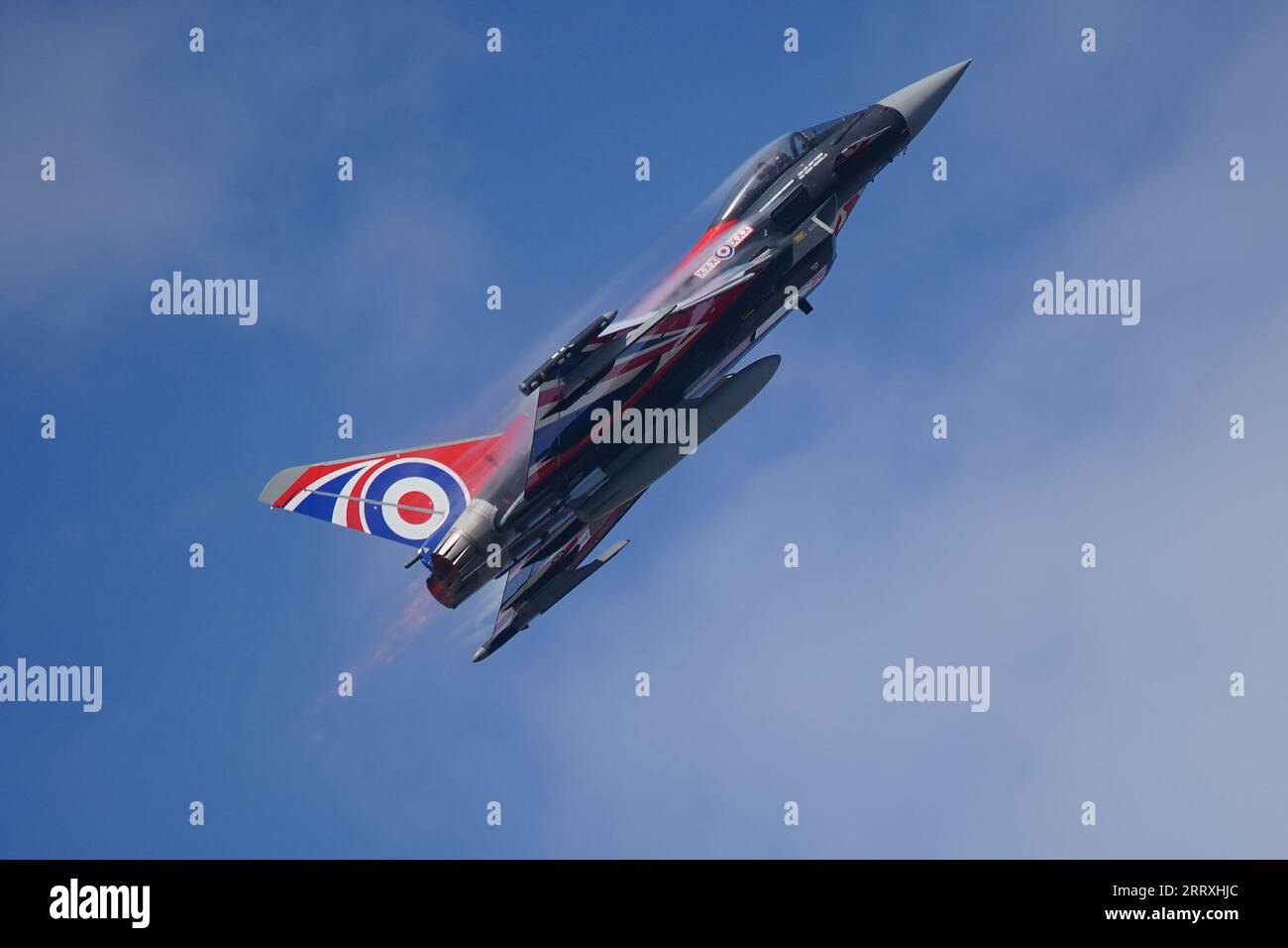 Ein Eurofighter-Kampfflugzeug des Typs Typhoon während der jährlichen Southport Air Show am Southport Beach in Merseyside. Bilddatum: Samstag, 9. September 2023. Stockfoto