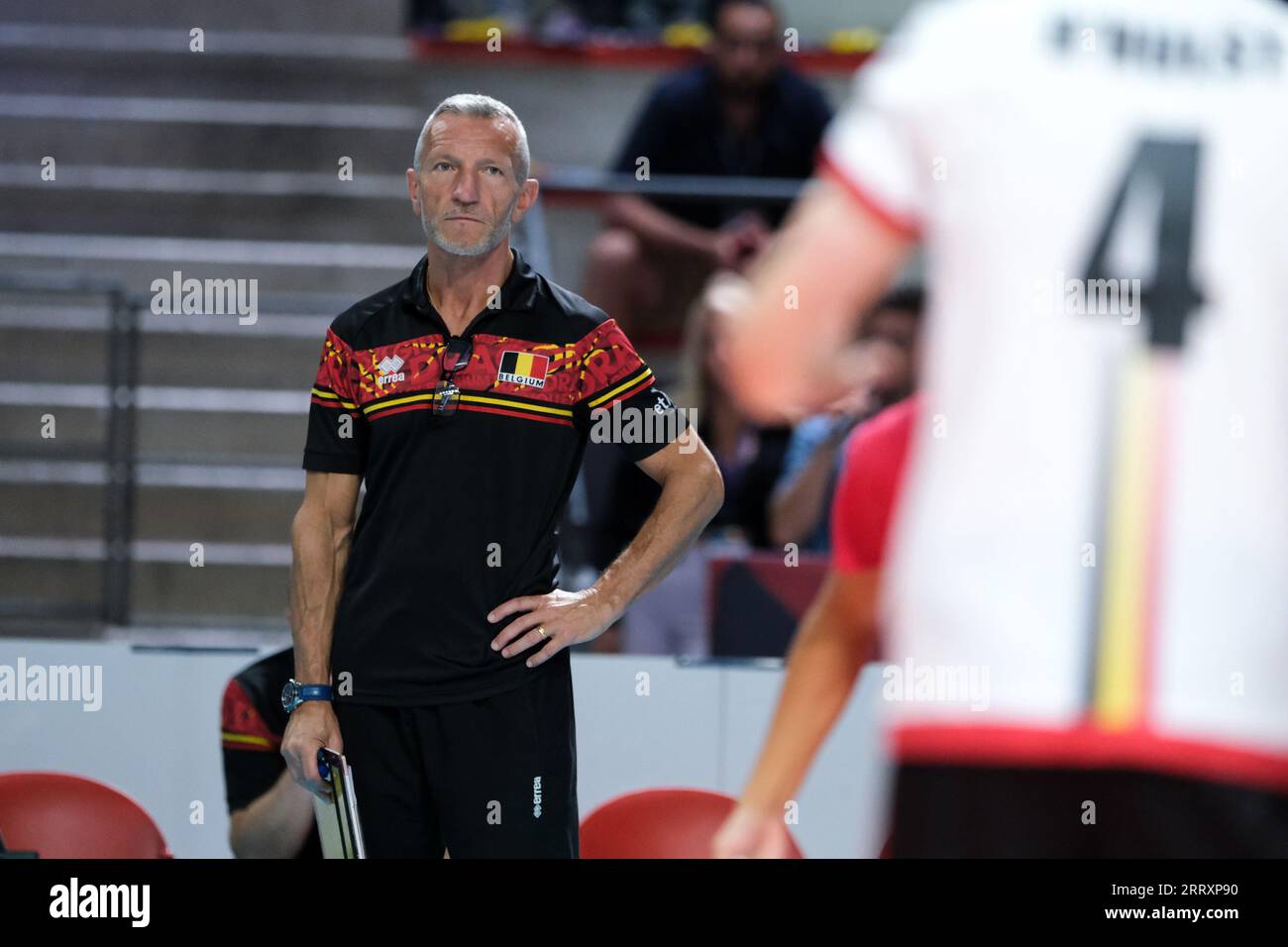 Ancona, Italien. September 2023. Emanuele Zanini, der Cheftrainer Belgiens, der während des Final Round Day 8 des Männer CEV Eurovolley 2023 zwischen der Schweiz und Belgien gesehen wurde. Die belgische Nationalmannschaft besiegt die Schweiz mit 3-0 Punkten (Foto: Davide Di Lalla/SOPA Images/SIPA USA) Credit: SIPA USA/Alamy Live News Stockfoto