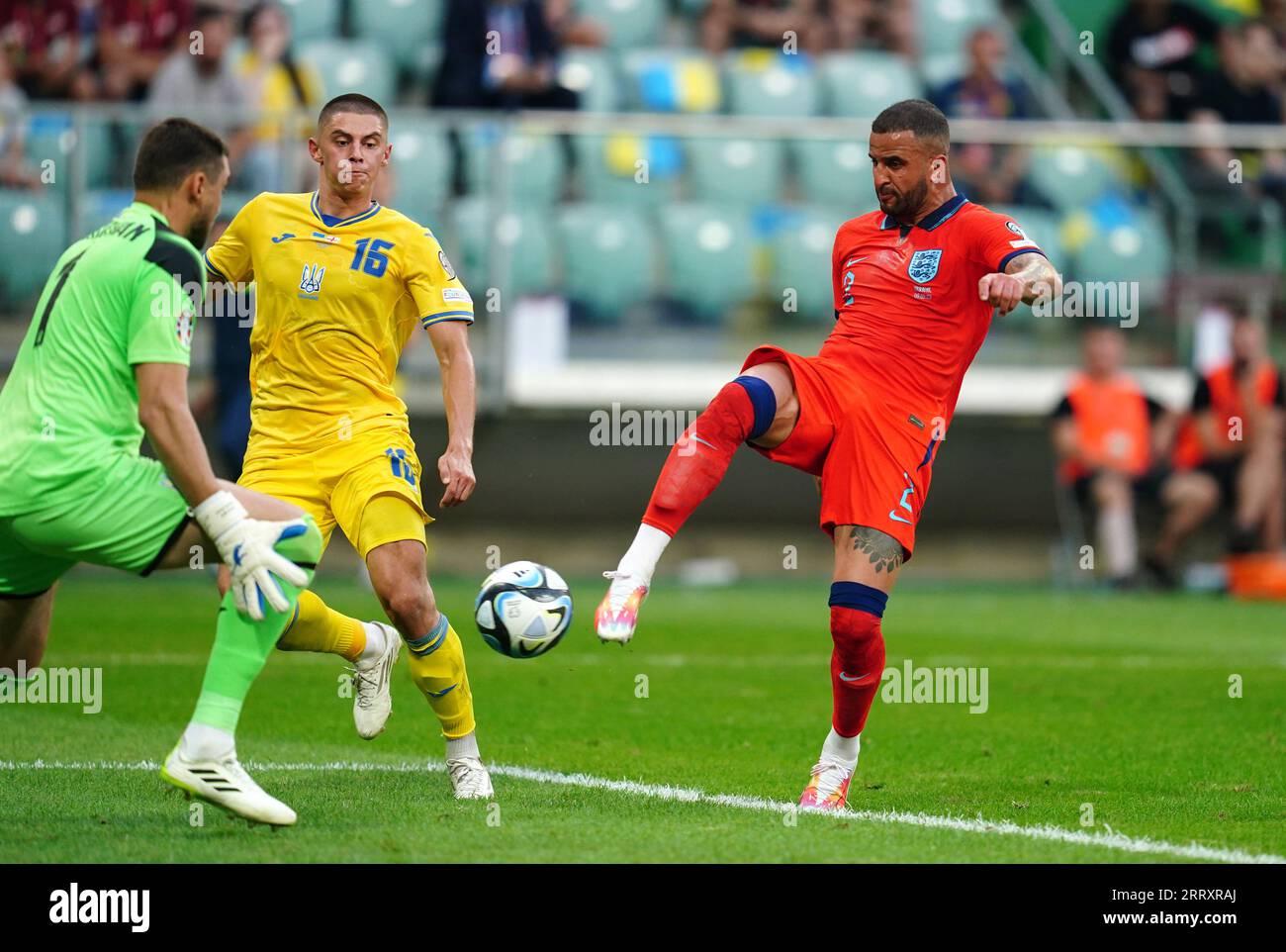 Der Engländer Kyle Walker erzielt das erste Tor seiner Mannschaft während des Qualifikationsspiels der Gruppe C der UEFA Euro 2024 in der Tarczynski Arena in Breslau, Polen. Bilddatum: Samstag, 9. September 2023. Stockfoto