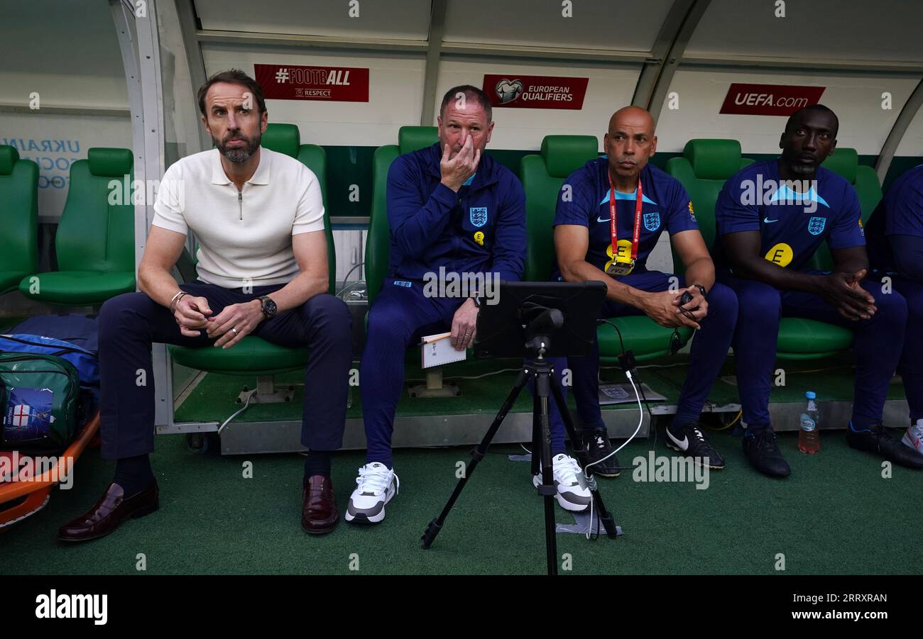 Von links nach rechts, England-Trainer Gareth Southgate, Assistent Steve Holland, Trainer Paul Nevin und Jimmy Floyd Hasselbaink vor dem UEFA Euro 2024 Qualifying-Spiel in der Tarczynski Arena in Wroclaw, Polen. Bilddatum: Samstag, 9. September 2023. Stockfoto