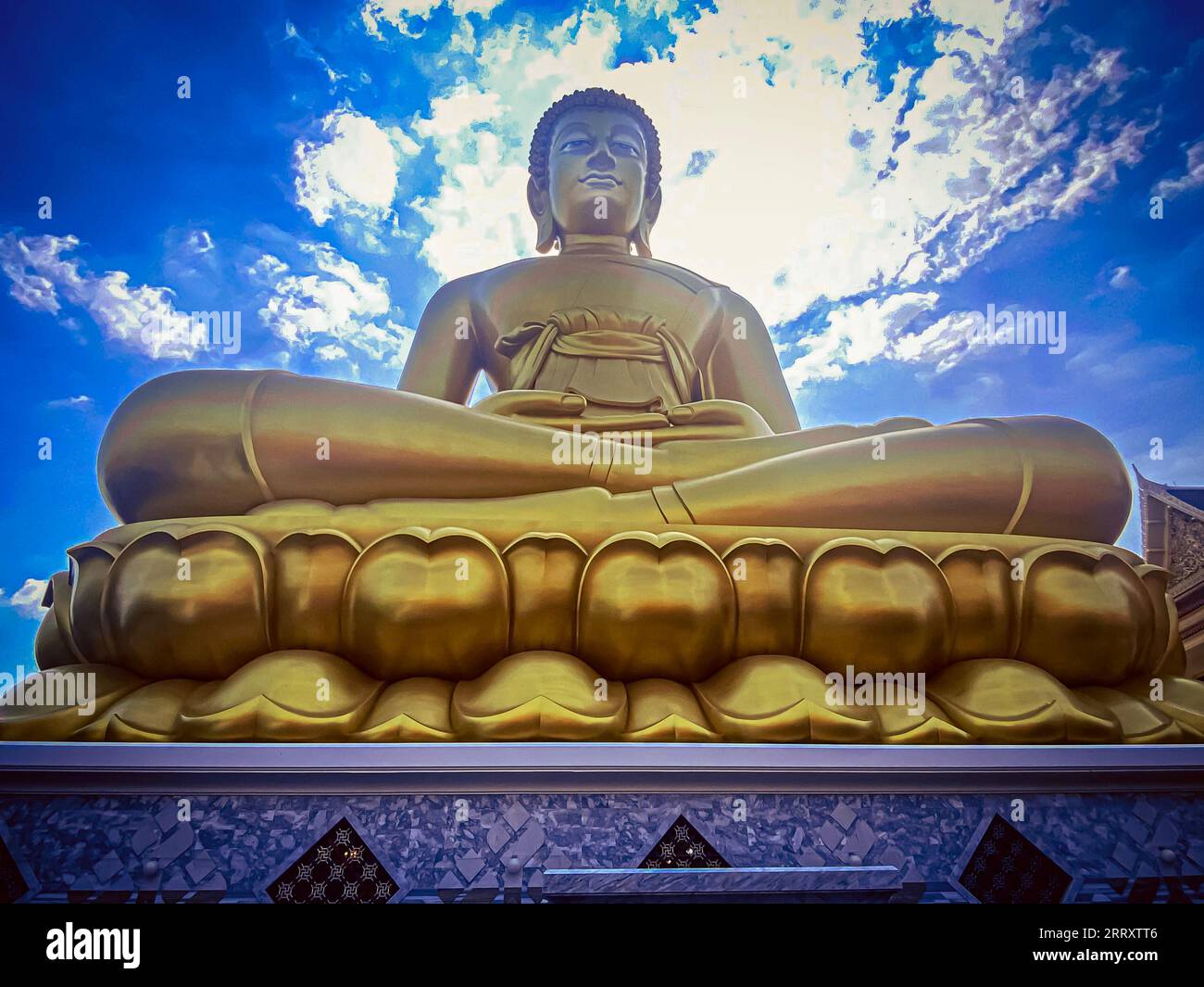 Einzigartiger Tempel Wat Pak Nam Phasi Charoen in Bangkok, Thailand. Stockfoto