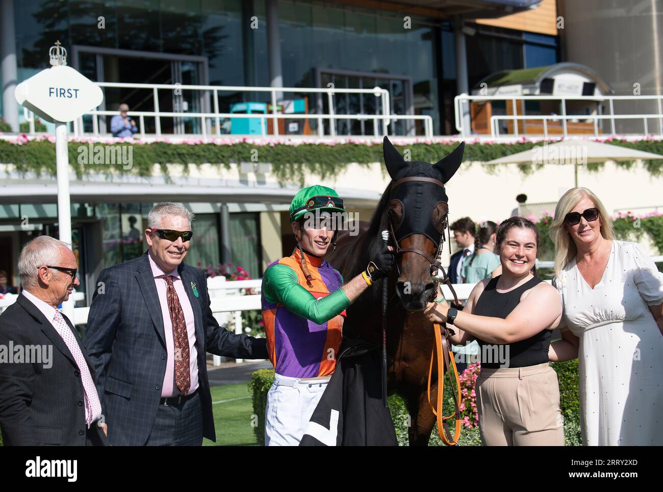 Ascot, Berkshire, Vereinigtes Königreich. September 2023. Das Pferd Quinault, das von Jockey Luke Catton geritten wird, gewinnt die Bet365 Handicap Stakes auf der Ascot Racecourse am September Racing Saturday. Dies war der erste Gewinner für Luke Catton. Besitzer TJE Racing. Trainer Stuart Williams, Newmarket. Quelle: Maureen McLean/Alamy Live News Stockfoto