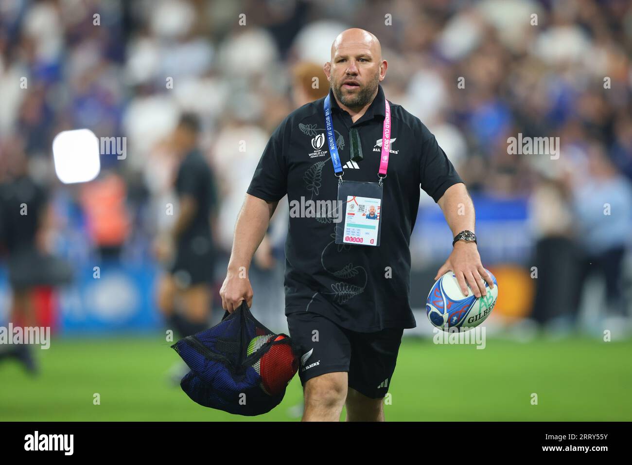 Paris, Frankreich. September 2023. Stellvertretender Trainer Jason Ryan aus Neuseeland vor dem Spiel der Rugby-Weltmeisterschaft 2023 in Stade de France, Paris. Das Bild sollte lauten: Paul Thomas/Sportimage Credit: Sportimage Ltd/Alamy Live News Stockfoto