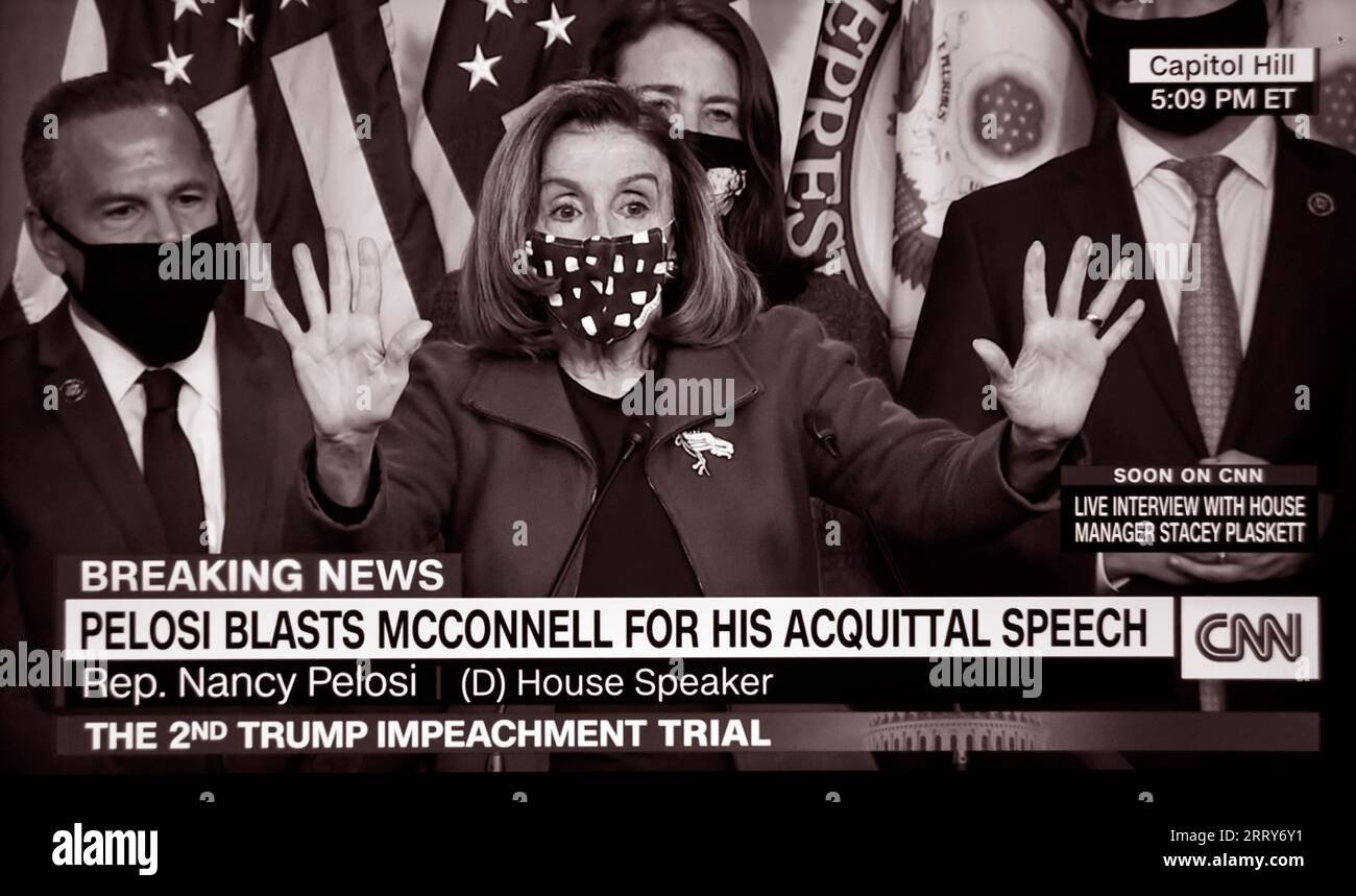 Ein CNN-Screenshot von House Speaker Nancy Pelosi, der Senator Mitch McDonnells Freisprechrede beim zweiten Amtsenthebungsverfahren gegen Donald Trump kritisiert. Stockfoto