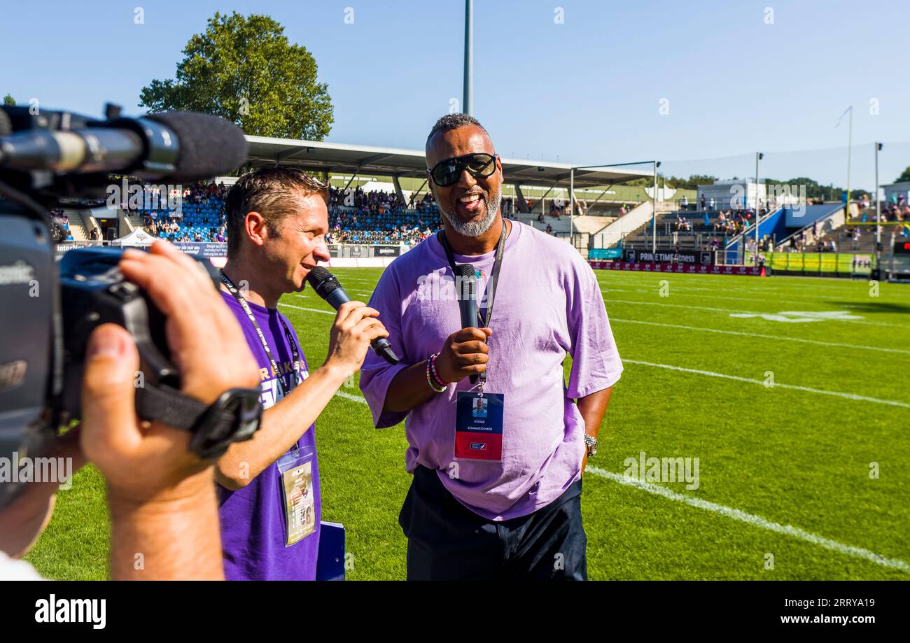 Frankfurt, Deutschland. September 2023. ELF/Playoff Game : Berlin Thunder in Frankfurt Galaxy am 09. September 2023, in der PSD Bank Arena, Frankfurt am Main, Deutschland, Stadionsprecher Christian Seelmann und Patrick 'Coach' Esume Credit: Frank Baumert/Alamy Live News Stockfoto
