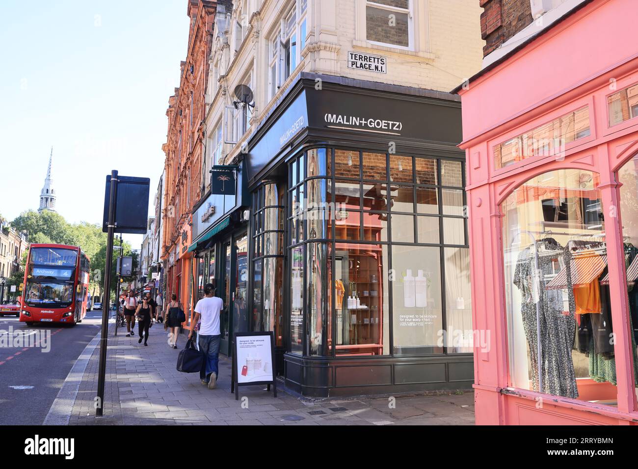 Lebhafte Upper Street in Islington, North London, Großbritannien Stockfoto