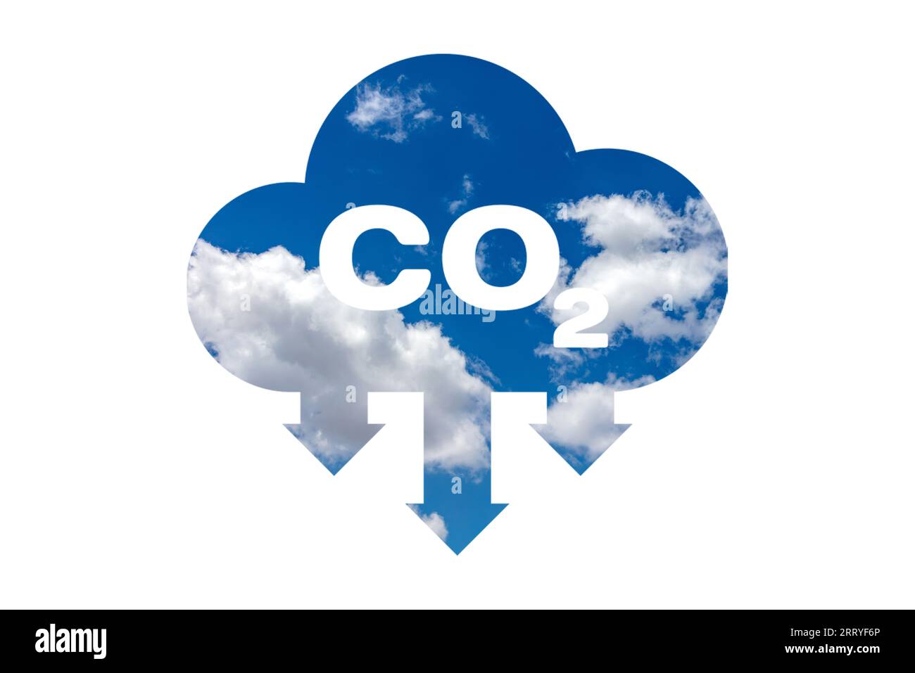CO 2, Schild aus grünen Blättern und Wolken. Isoliert auf weißem Hintergrund. Emissionsreduktion. Niedrige Treibhausgasemissionen. Ökologie. Hintergrund. Stockfoto