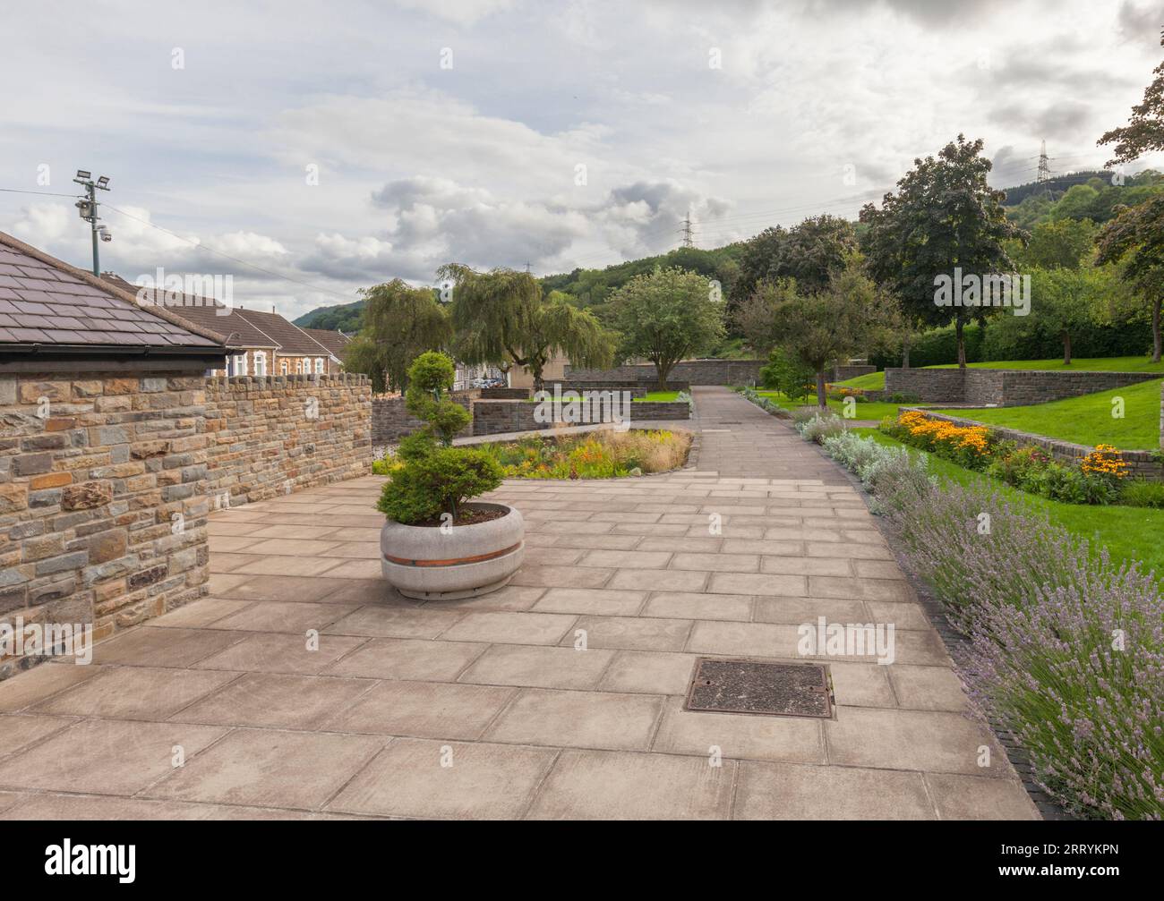 Pantglas Junior School Memorial Garden, Aberfan, Südwales, Gedenkstätte für die Opfer der Aberfan-Katastrophe Stockfoto