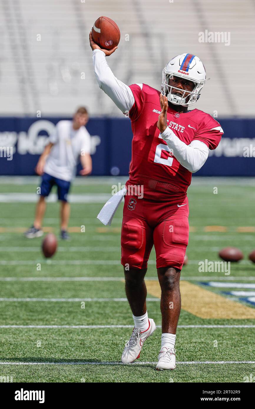 9. September 2023: Corey Fields, Jr. (2) im Bundesstaat South Carolina erwärmt sich vor dem NCAA-Fußballspiel mit den Georgia Tech Yellow Jackets und den South Carolina State Bulldogs, das im Bobby Dodd Stadium auf dem Campus der Georgia Tech in Atlanta, Georgia, gespielt wird. Cecil Copeland/CSM Stockfoto