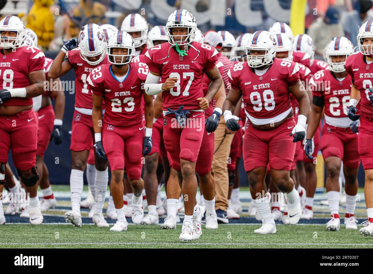 Atlanta, Georgia. September 2023. South Carolina State macht sich bereit für das NCAA-Fußballspiel mit den Georgia Tech Yellow Jackets und den South Carolina State Bulldogs, das im Bobby Dodd Stadium auf dem Campus der Georgia Tech in Atlanta, Georgia, ausgetragen wird. Cecil Copeland/CSM/Alamy Live News Stockfoto