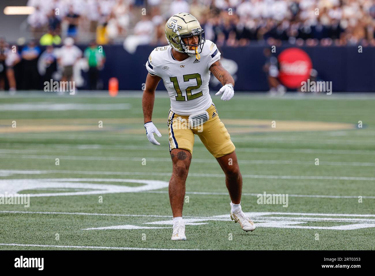 Atlanta, Georgia. September 2023. Georgia Tech's Dominick Blaylock (12) in Aktion während des NCAA-Fußballspiels mit den Georgia Tech Yellow Jackets und den South Carolina State Bulldogs, gespielt im Bobby Dodd Stadium auf dem Campus der Georgia Tech in Atlanta, Georgia. Cecil Copeland/CSM/Alamy Live News Stockfoto