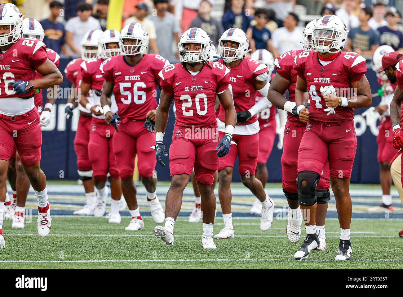 Atlanta, Georgia. September 2023. South Carolina State macht sich bereit für das NCAA-Fußballspiel mit den Georgia Tech Yellow Jackets und den South Carolina State Bulldogs, das im Bobby Dodd Stadium auf dem Campus der Georgia Tech in Atlanta, Georgia, ausgetragen wird. Cecil Copeland/CSM/Alamy Live News Stockfoto