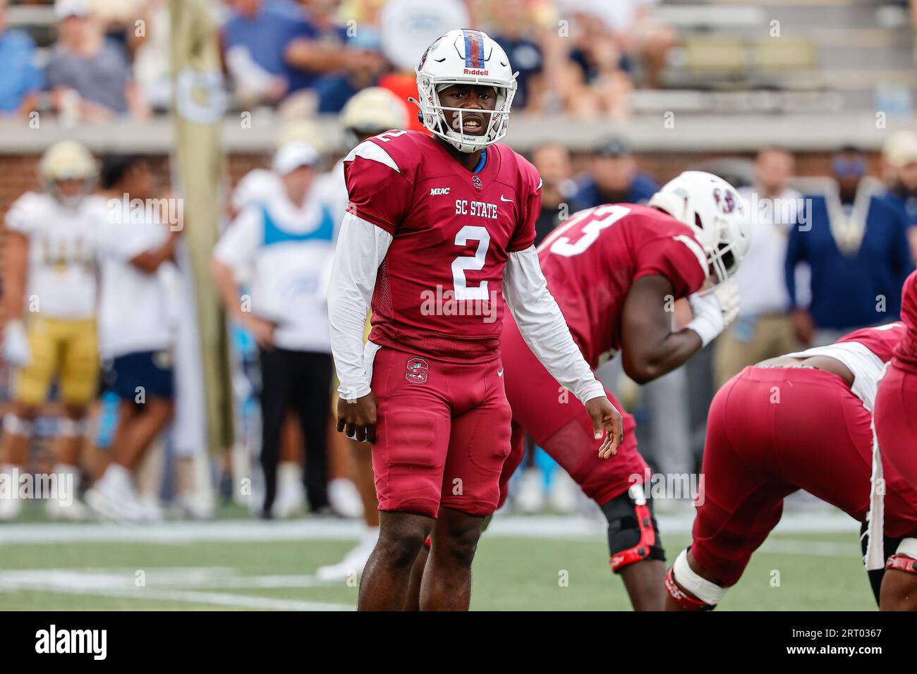 9. September 2023: Corey Fields, Jr. (2) aus dem Bundesstaat South Carolina schaut auf die Bank, um während des NCAA-Fußballspiels mit den Georgia Tech Yellow Jackets und den South Carolina State Bulldogs im Bobby Dodd Stadium auf dem Campus der Georgia Tech in Atlanta, Georgia, zu spielen. Cecil Copeland/CSM Stockfoto