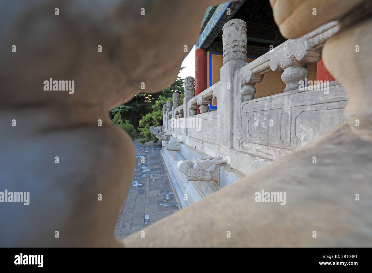 Weiße Marmorbalustrade im Peking-Taimiao-Tempel Stockfoto