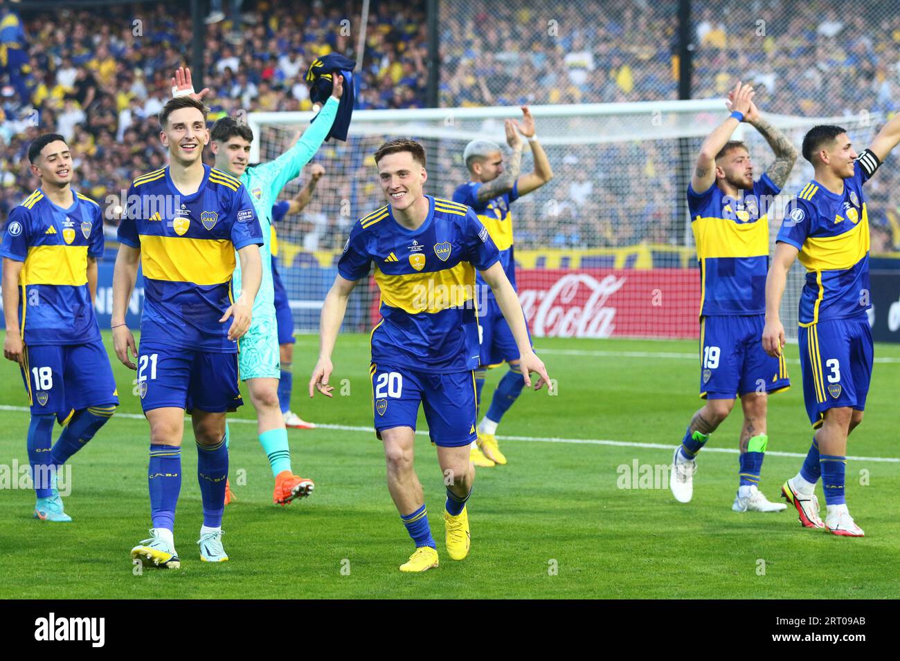 Buenos Aires, Argentinien. September 2023. Spieler der Boca Juniors feiern den Sieg des Endspiels des U20 Intercontinental Cup im La Bombonera Stadium ( Credit: Néstor J. Beremblum/Alamy Live News) Stockfoto