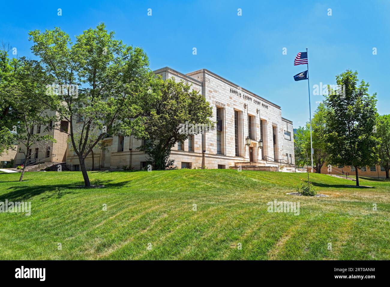 Das Sanpete County Courthouse liegt auf frisch gemähtem Gelände in Manti, Utah, USA Stockfoto