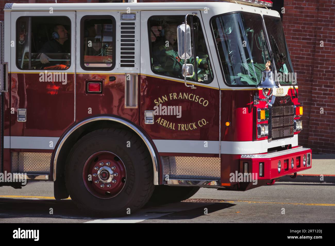 San Francisco Fire Department Truck in Aktion Stockfoto