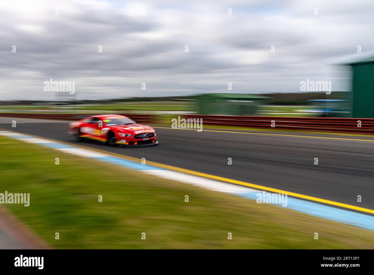 Sandown Park, Australien. 10. September 2023. Nash Morris bremst beim letzten Rennen des Wochenendes für die TransAm National Series hart in Runde 1. Quelle: James Forrester/Alamy Live News Stockfoto