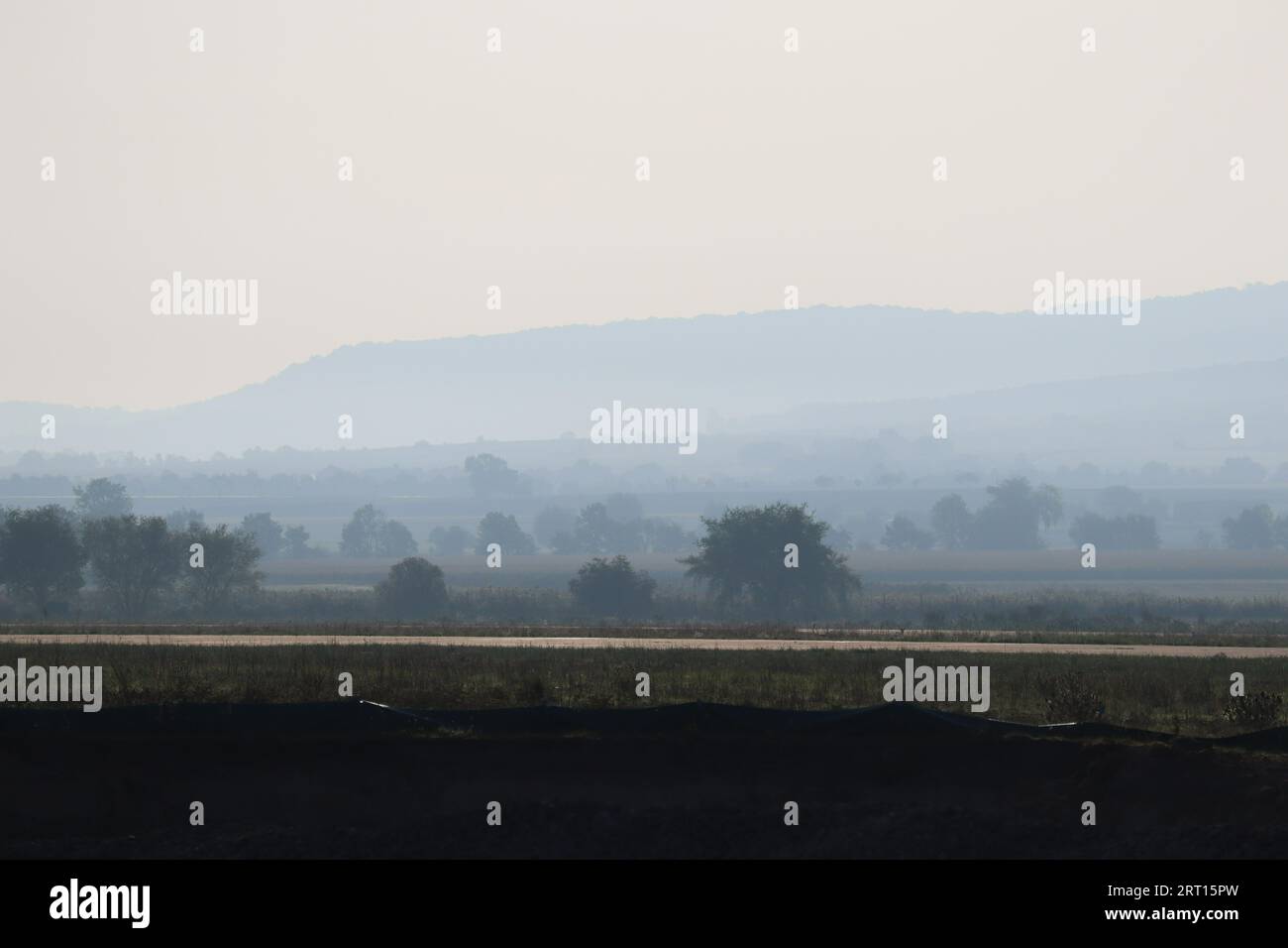 Landebahn für kleine Flugzeuge - knapp aus dem Nebel entkommen Stockfoto