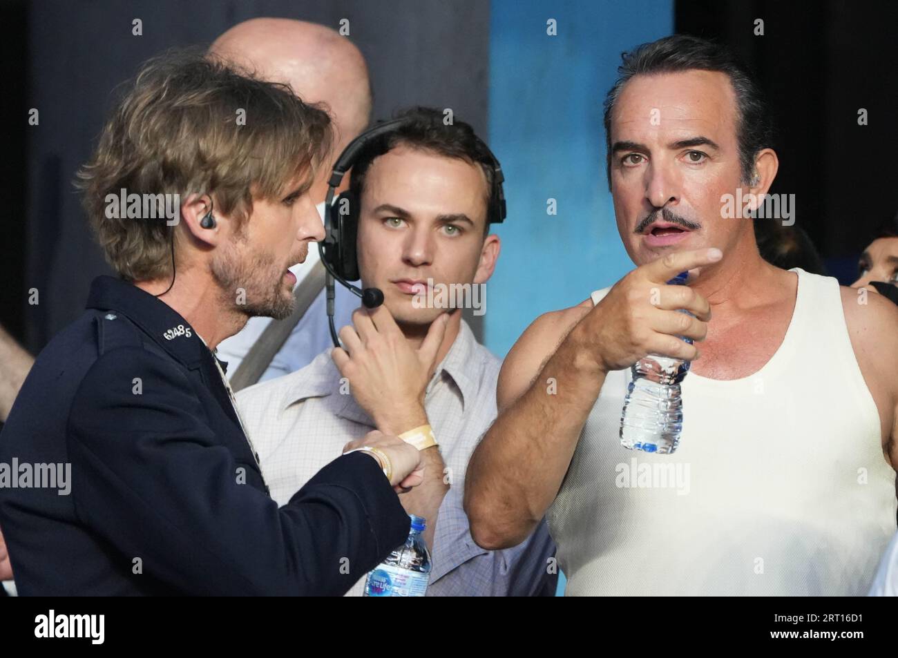 Saint Denis, Frankreich. September 2023. Philippe Lacheau und Jean Dujardin während der Weltmeisterschaft 2023, Pool Ein Rugby union Spiel zwischen Frankreich und Neuseeland am 8. September 2023 im Stade de France in Saint-Denis bei Paris, Frankreich - Foto Laurent Lairys/DPPI Credit: DPPI Media/Alamy Live News Stockfoto