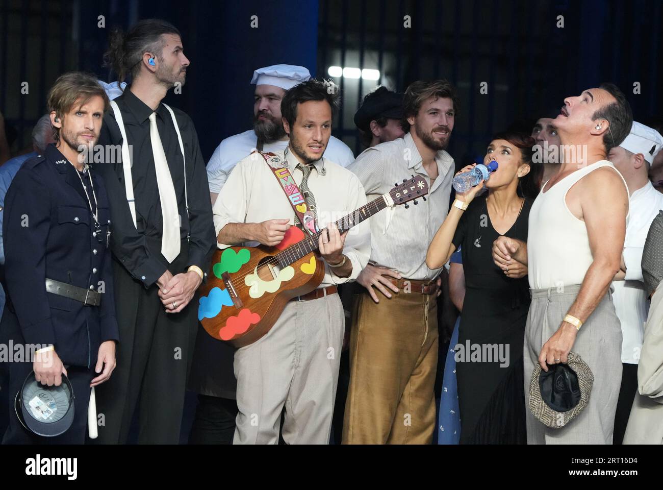 Saint Denis, Frankreich. September 2023. Philippe Lacheau, Vincent Peirani, Vianney, jean Dujardin und Zaz während der Weltmeisterschaft 2023, Pool Ein Rugby union Spiel zwischen Frankreich und Neuseeland am 8. September 2023 im Stade de France in Saint-Denis bei Paris, Frankreich - Foto Laurent Lairys/DPPI Credit: DPPI Media/Alamy Live News Stockfoto