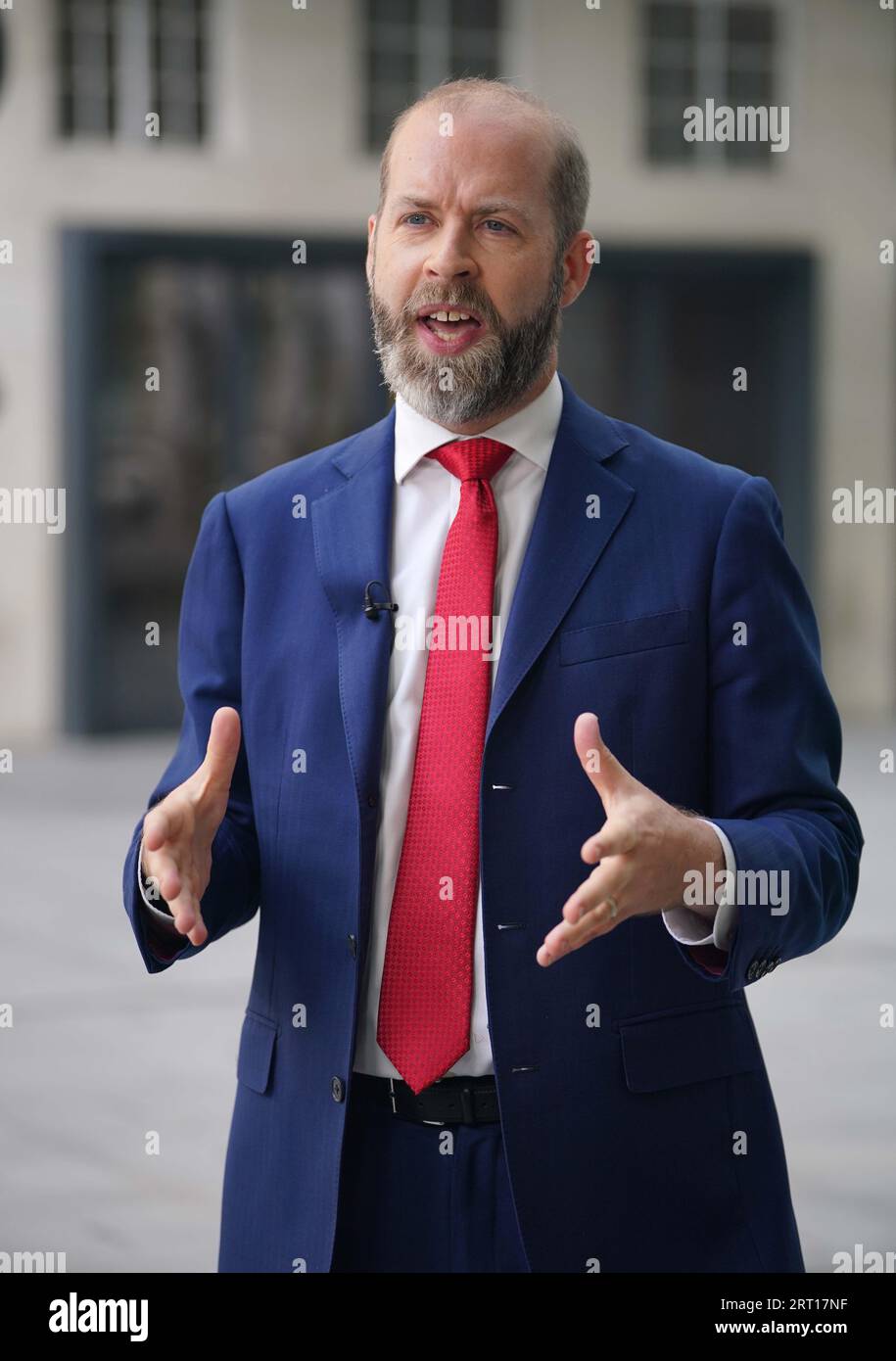 Shadow Business Secretary Jonathan Reynolds spricht vor dem BBC