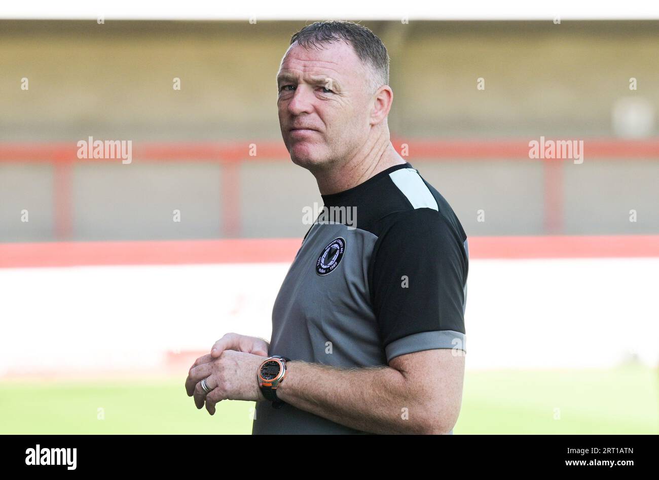 Newport-Manager Graham Coughlan vor dem Spiel der Sky Bet EFL League Two zwischen Crawley Town und Newport County im Broadfield Stadium, Crawley, UK - 9. September 2023 Foto Simon Dack / Telephoto Images. Nur zur redaktionellen Verwendung. Kein Merchandising. Für Football Images gelten die FA- und Premier League-Einschränkungen, einschließlich keine Nutzung des Internets/Mobilgeräts ohne FAPL-Lizenz. Für weitere Informationen wenden Sie sich bitte an Football Dataco Stockfoto