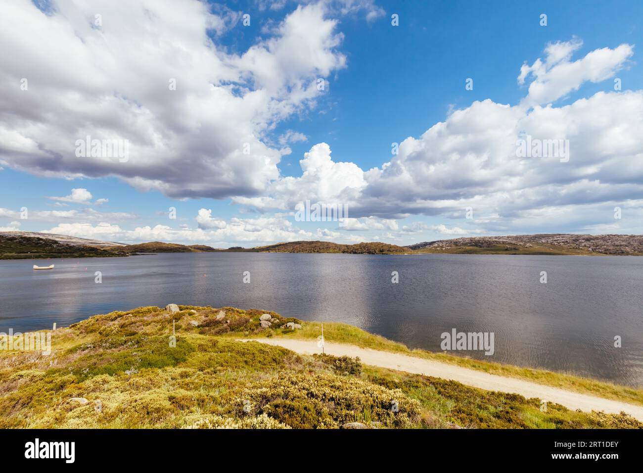 Rocky Lake an einem heißen Sommertag in der Nähe von Falls Creek in Victoria, Australien Stockfoto