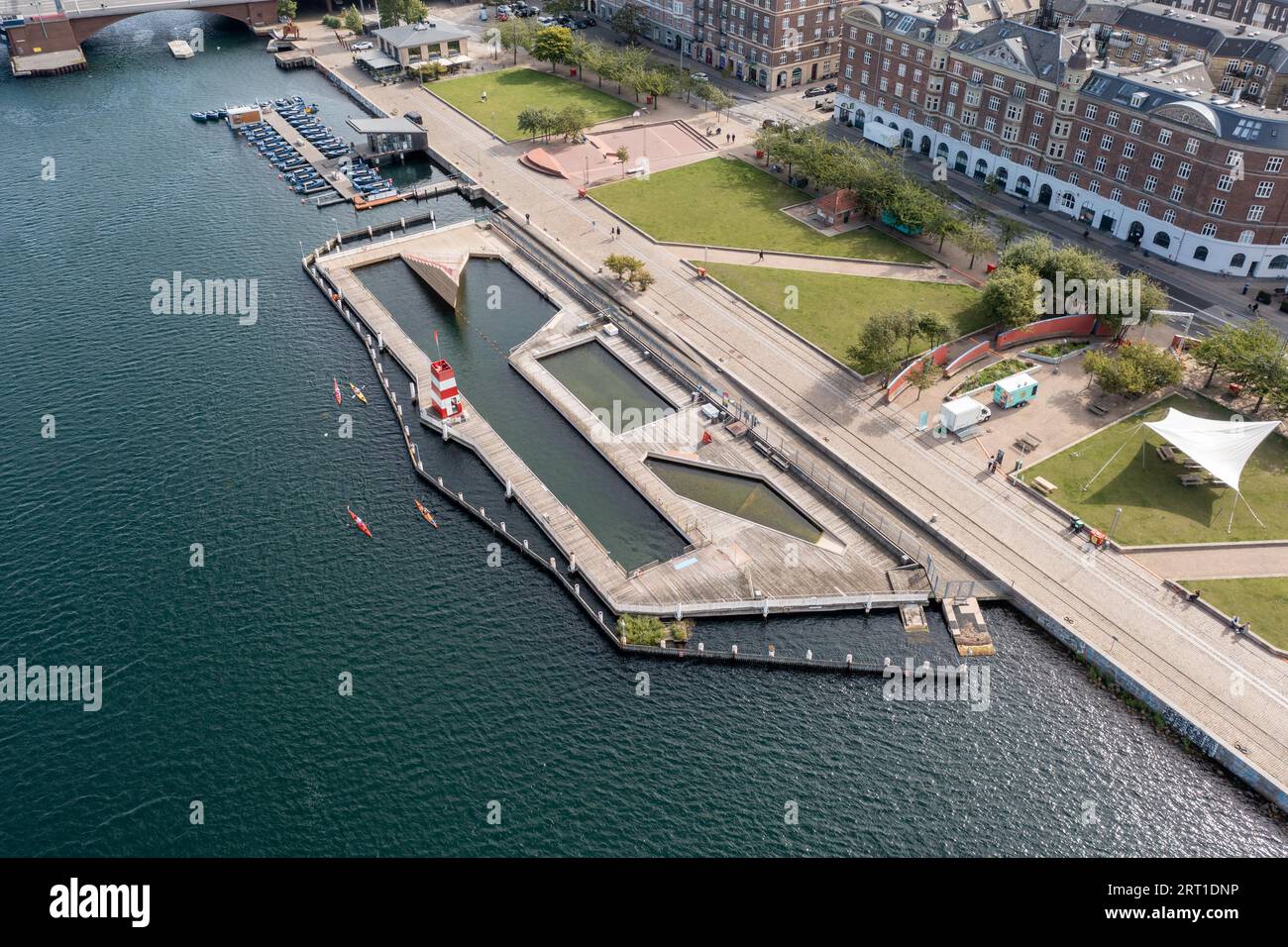 Kopenhagen, Dänemark, 20. August 2021: Drone View of the Harbour Bath at Islands Brygge Stockfoto