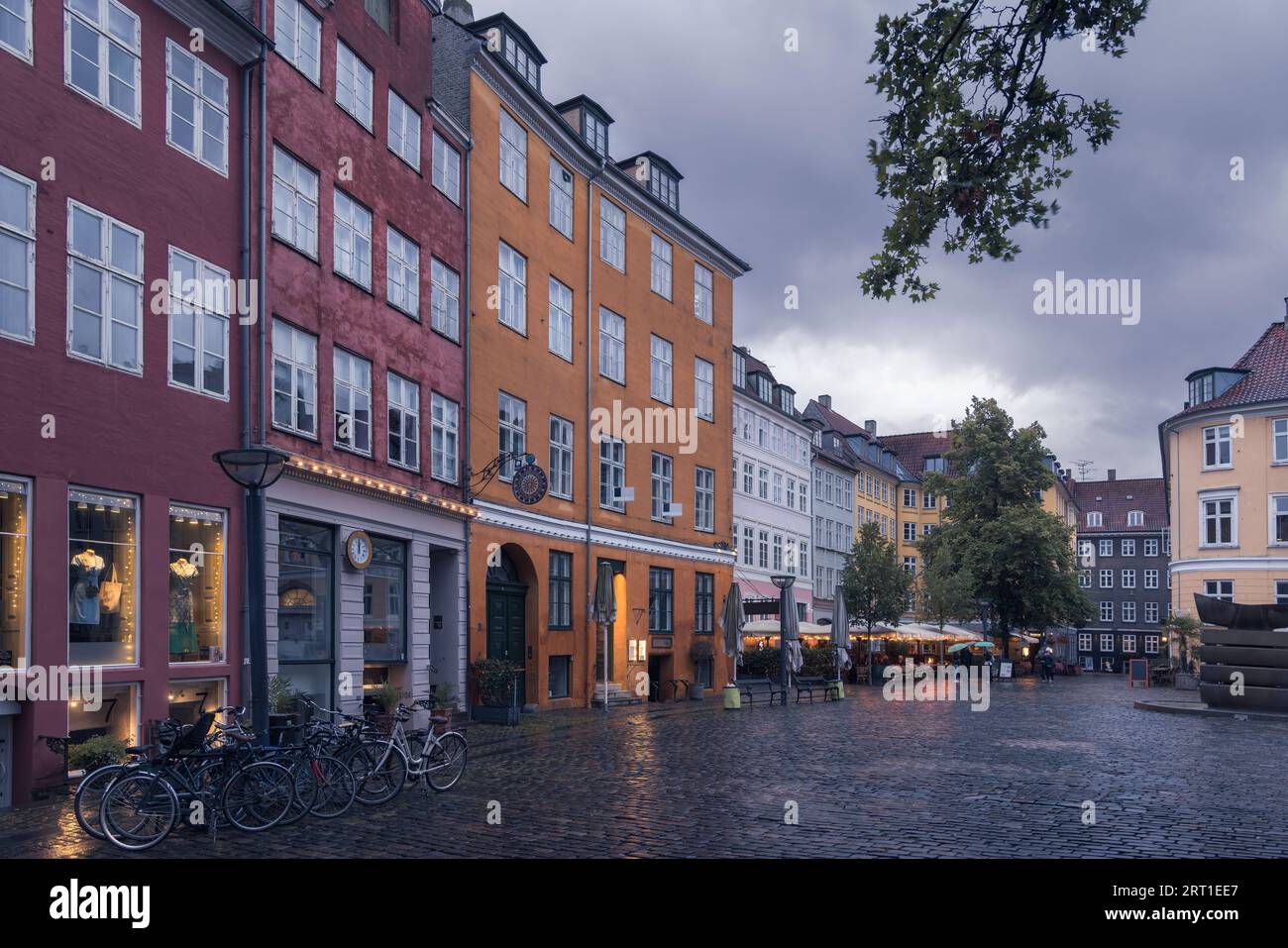 Schöner Grabrodretorv Platz in Kopenhagen bei Blue Hour, Dänemark Stockfoto