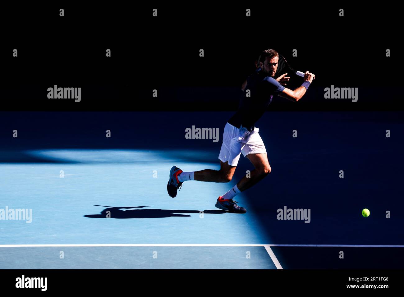 MELBOURNE, AUSTRALIEN, 24. JANUAR: Marin Cilic von Kroatien während seines Verlusts gegen Felix Auger-Aliassime von Kanada am 8. Tag der Australian Open at 2022 Stockfoto