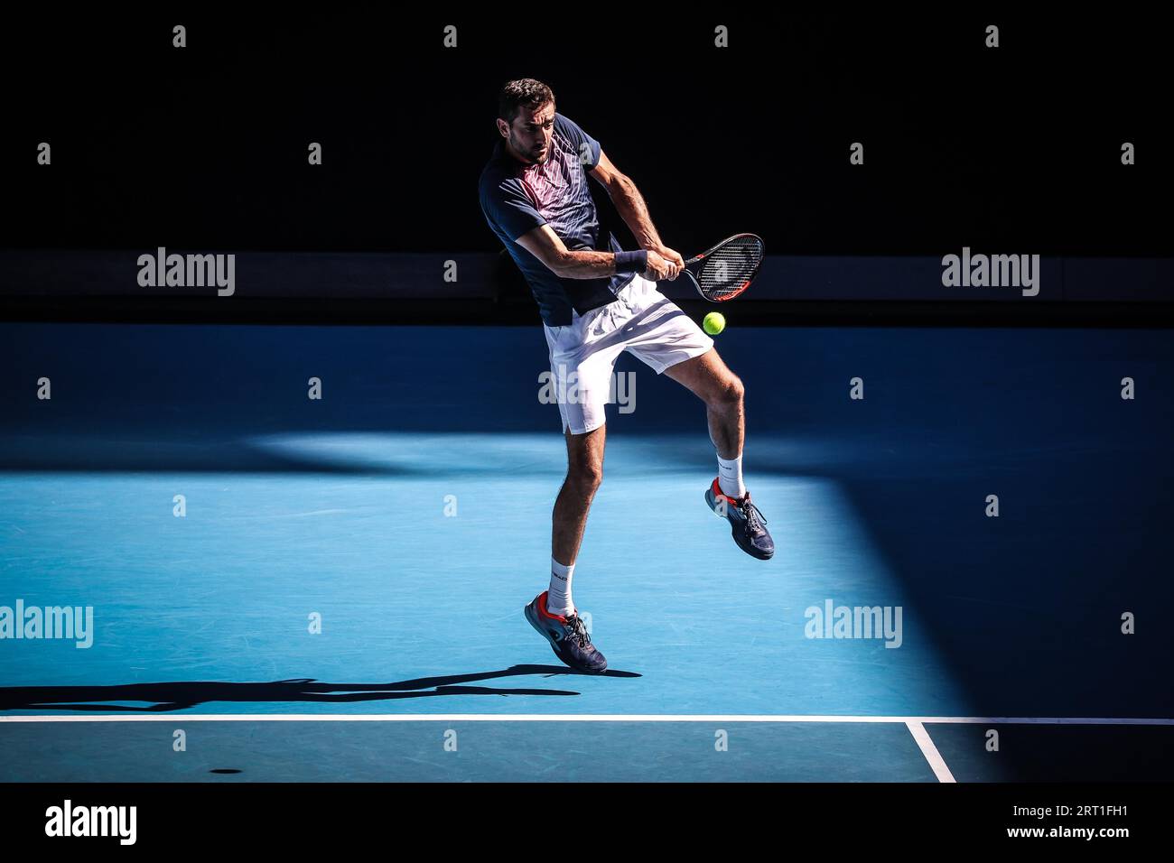 MELBOURNE, AUSTRALIEN, 24. JANUAR: Marin Cilic von Kroatien während seines Verlusts gegen Felix Auger-Aliassime von Kanada am 8. Tag der Australian Open at 2022 Stockfoto