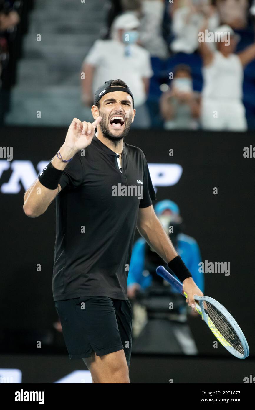 MELBOURNE, AUSTRALIEN, JANUAR 25: Matteo Berrettini aus Italien besiegt Gael Monfils aus Frankreich am 9. Tag der Australian Open at 2022 Stockfoto