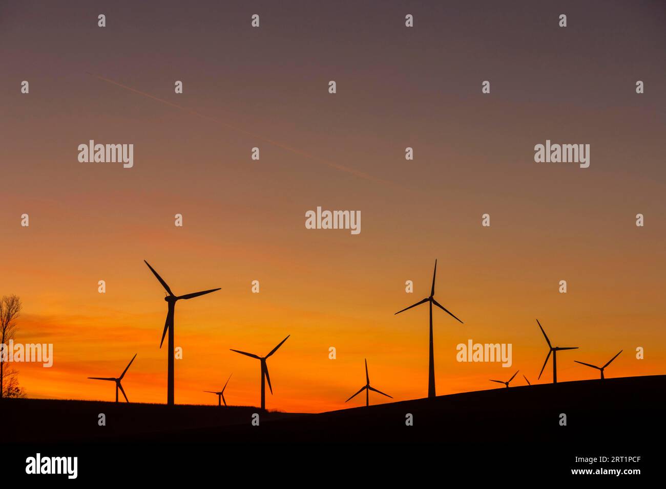 Datum der Inbetriebnahme: Nur möglich mit der Premium-Version 12: Neg Micon NM64 1500 (Nennleistung 1 500 kW) (Durchmesser 64 m) Turm Stockfoto