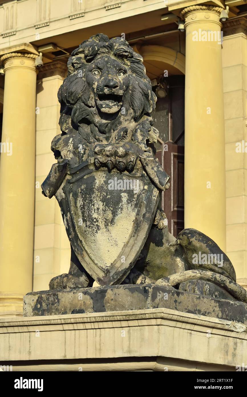Kaliningrad, Russland, 30. september 2020: Skulptur eines Löwen auf der Veranda der Kenigsberger Börse. Kaliningrad, Königsberg vor 1946, Russland Stockfoto