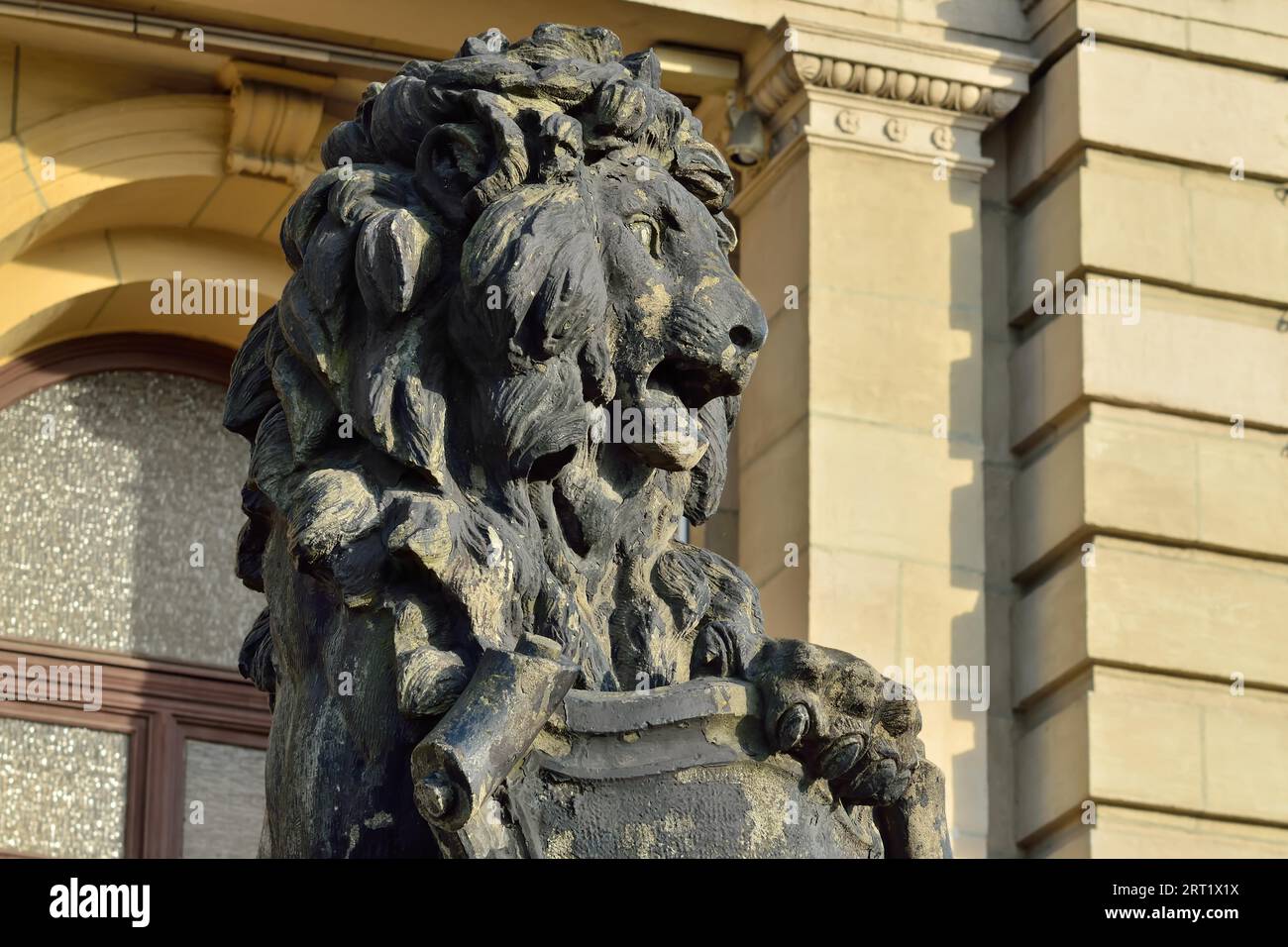 Kaliningrad, Russland, 30. september 2020: Skulptur eines Löwen auf der Veranda der Kenigsberger Börse. Kaliningrad, Königsberg vor 1946, Russland Stockfoto