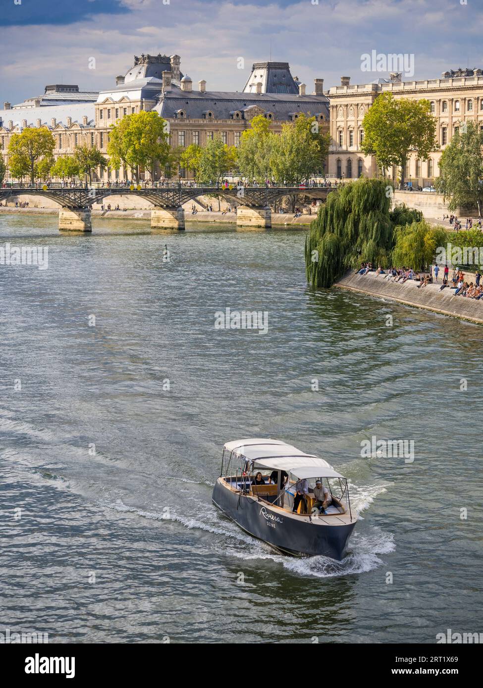 Pont des Arts, Brücke und Louvre Museum, Paris, Frankreich, Europa, EU. Stockfoto
