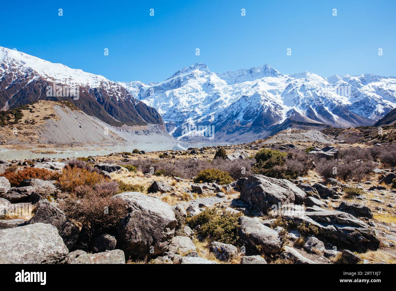 Die legendäre halbtägige Hooker Valley Track-Wanderung am Mt Cook in Neuseeland. Das sind Lake Mueller und Mt Sefton Stockfoto