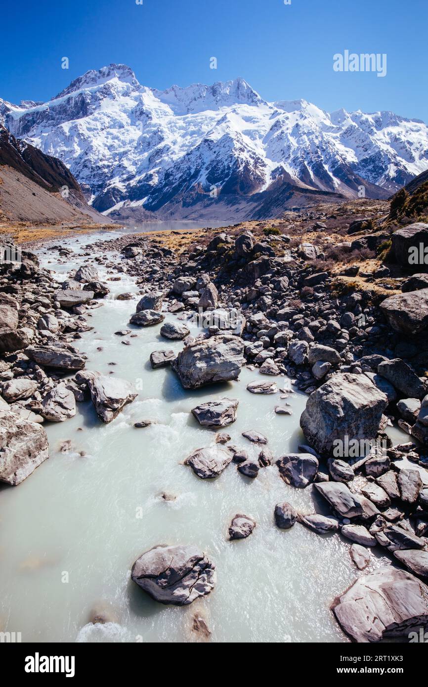 Die legendäre halbtägige Hooker Valley Track-Wanderung am Mt Cook in Neuseeland. Das sind Lake Mueller und Mt Sefton Stockfoto