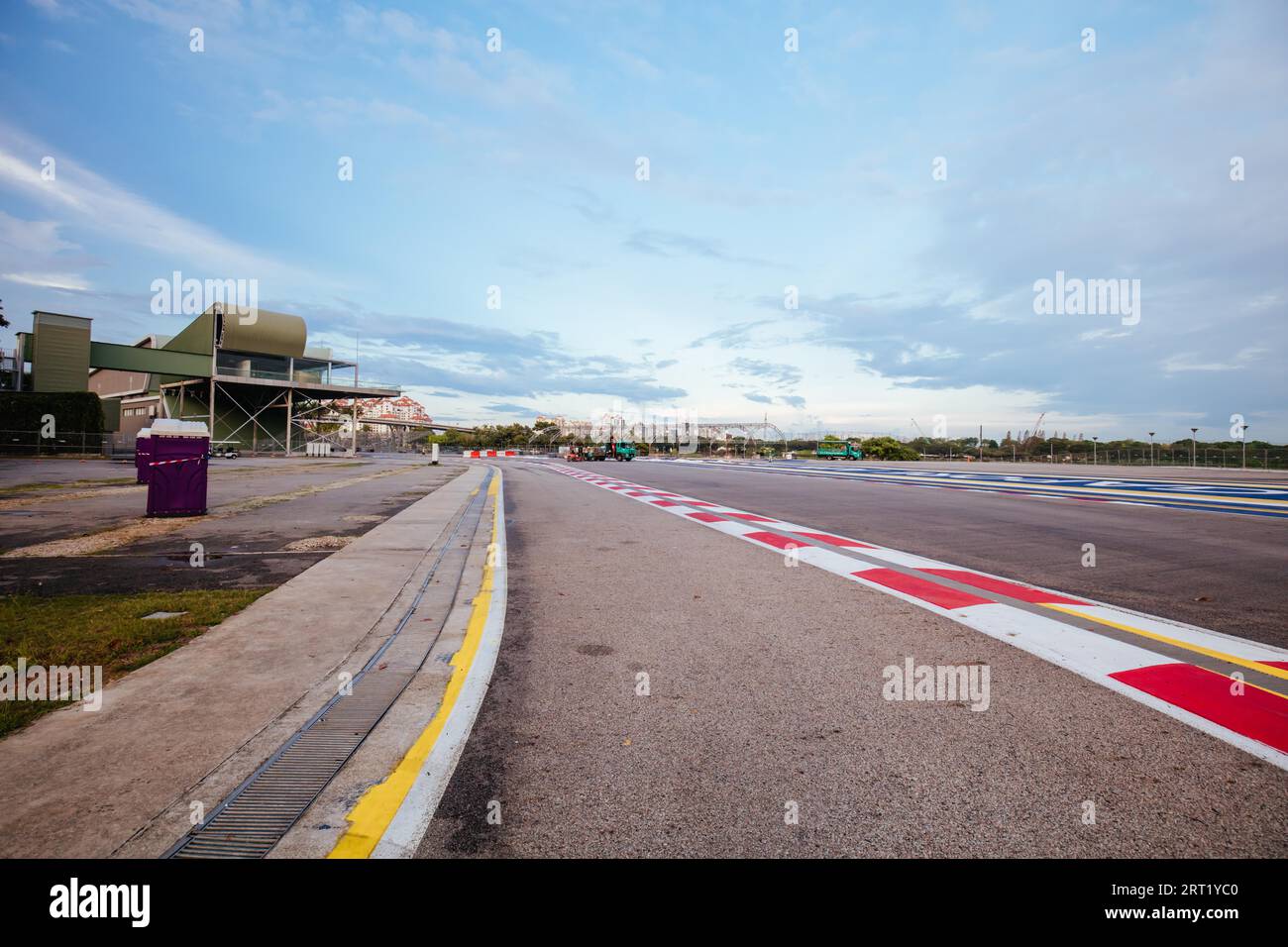 Marina Bay, Singapur, 24. November 2019: Singapur Grand Prix Circuit in der letzten Phase der Demontage, und zugänglich für die Öffentlichkeit entlang der Grube Stockfoto