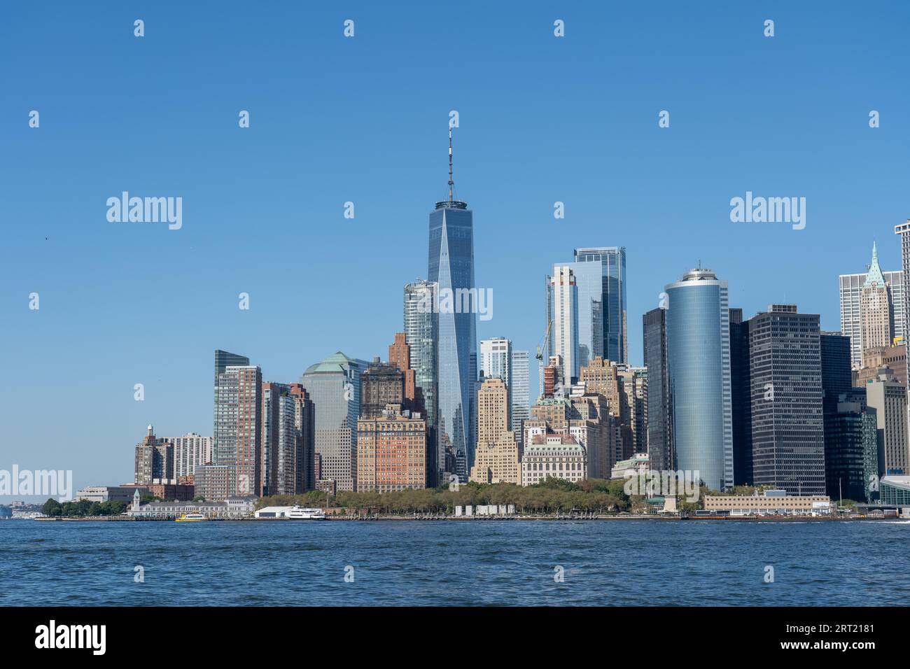 New York City, USA, 19. September 2019: Die Skyline von Lower Manhattan an einem sonnigen Tag. Blick von Governors Island Stockfoto