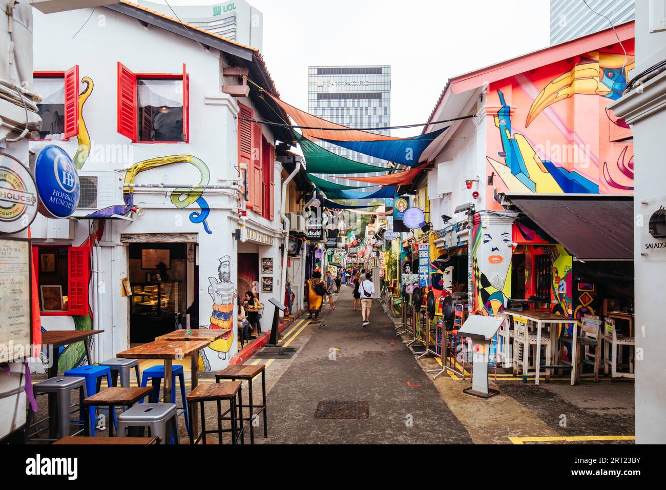 Arab District, Singapur, 24. November 2019: Haji Lane und umliegende Architektur und Geschäfte im arabischen Viertel von Singapur Stockfoto