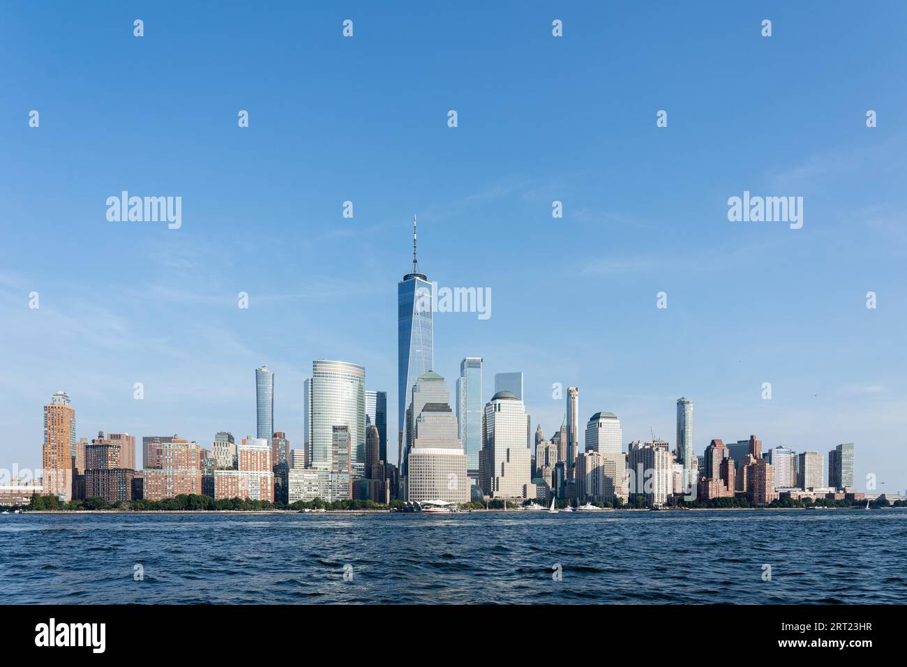 New York City, USA, 22. September 2019: Die Skyline von Lower Manhattan mit dem World Trade Center, von Jersey City aus gesehen Stockfoto