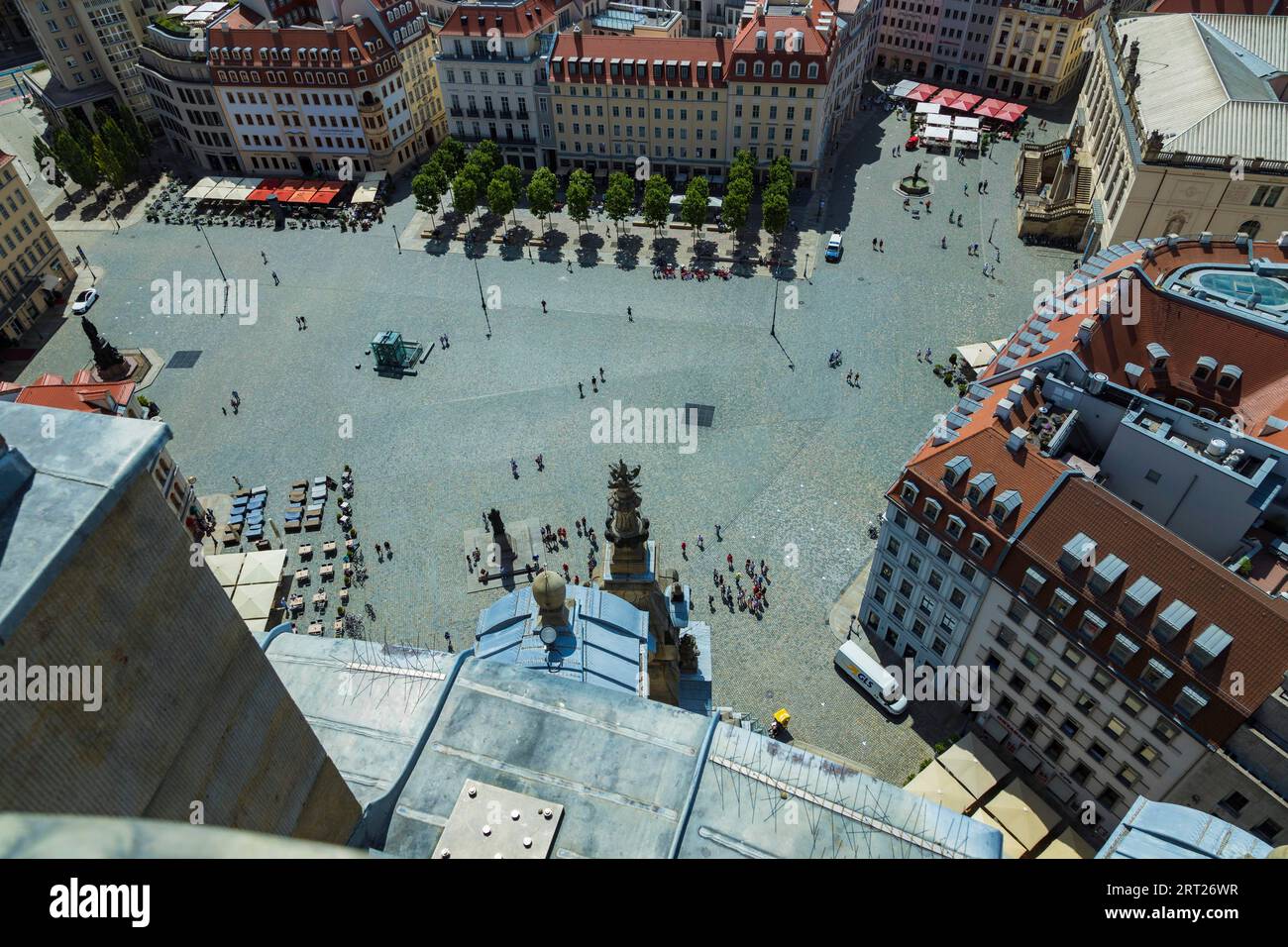 Blick von der Laterne der Dresdner Marienkirche. Auf dem Dresdner Neumarkt, dem Touristenzentrum, kommt der Tourismus nur langsam wieder auf Kurs Stockfoto