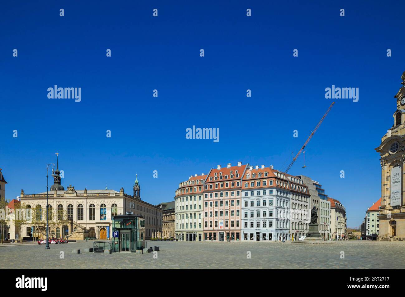 Dresden Corona Time, das ansonsten lebendige Stadtzentrum am Dresdner Neumarkt, liegt einsam in der Corona-Pandemie Stockfoto