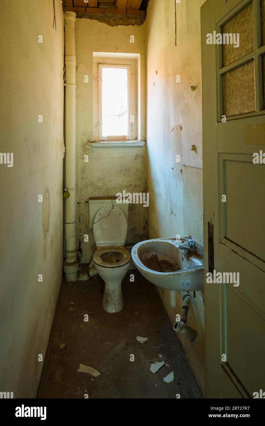 Das Stadtbad ist ein Gebäude, das 88 Jahre lang als Hallenbad im nördlichen Vorort Leipzig genutzt wurde. 2004 wurden die Bäder geschlossen Stockfoto