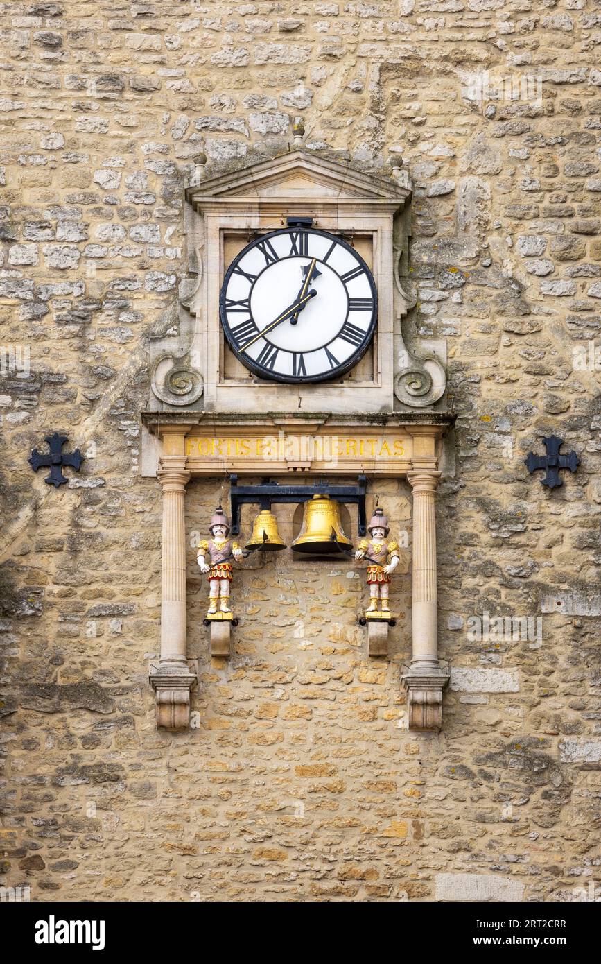 Detail der Uhr des Carfax Tower (St. Martin’s Tower) im Zentrum von Oxford City, Oxfordshire, England Stockfoto