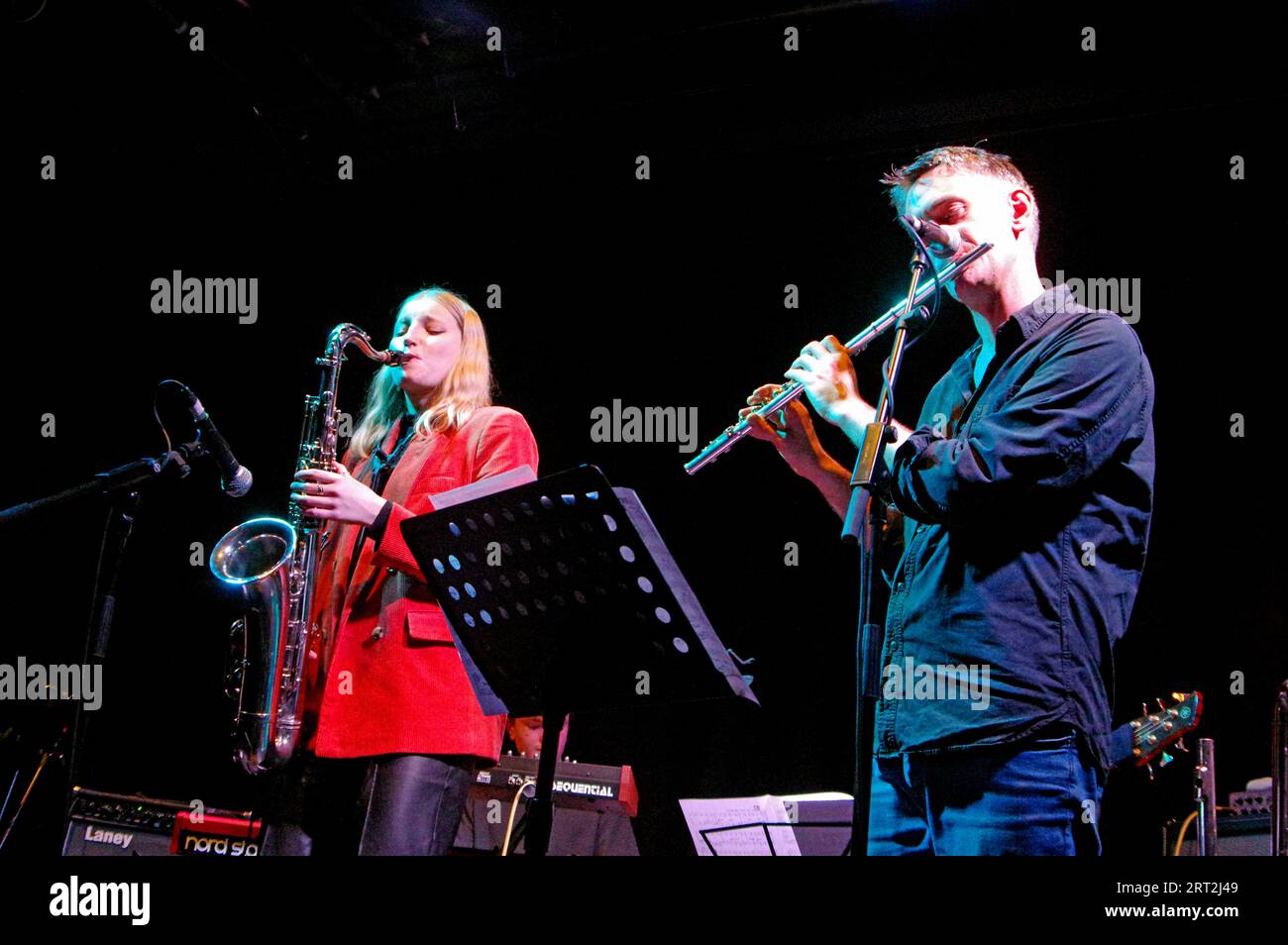 Emma Rawicz, Gareth Lockrane, Emma Rawicz Quintett, New Generation Jazz Festival Roadshow, Ropetackle Arts Centre, Shoreham by Sea, 8. Februar 2023. Stockfoto
