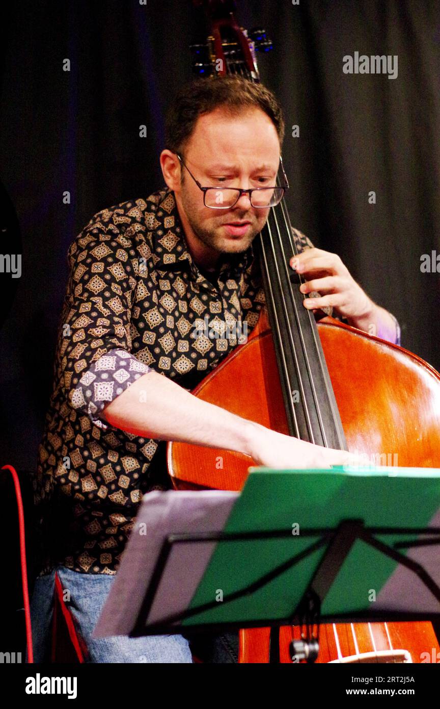 Jakob Cywinski, Marco Marconi Quartet, Urdict Jazz Club, Brighton, East Sussex, 14. April 2023. Stockfoto