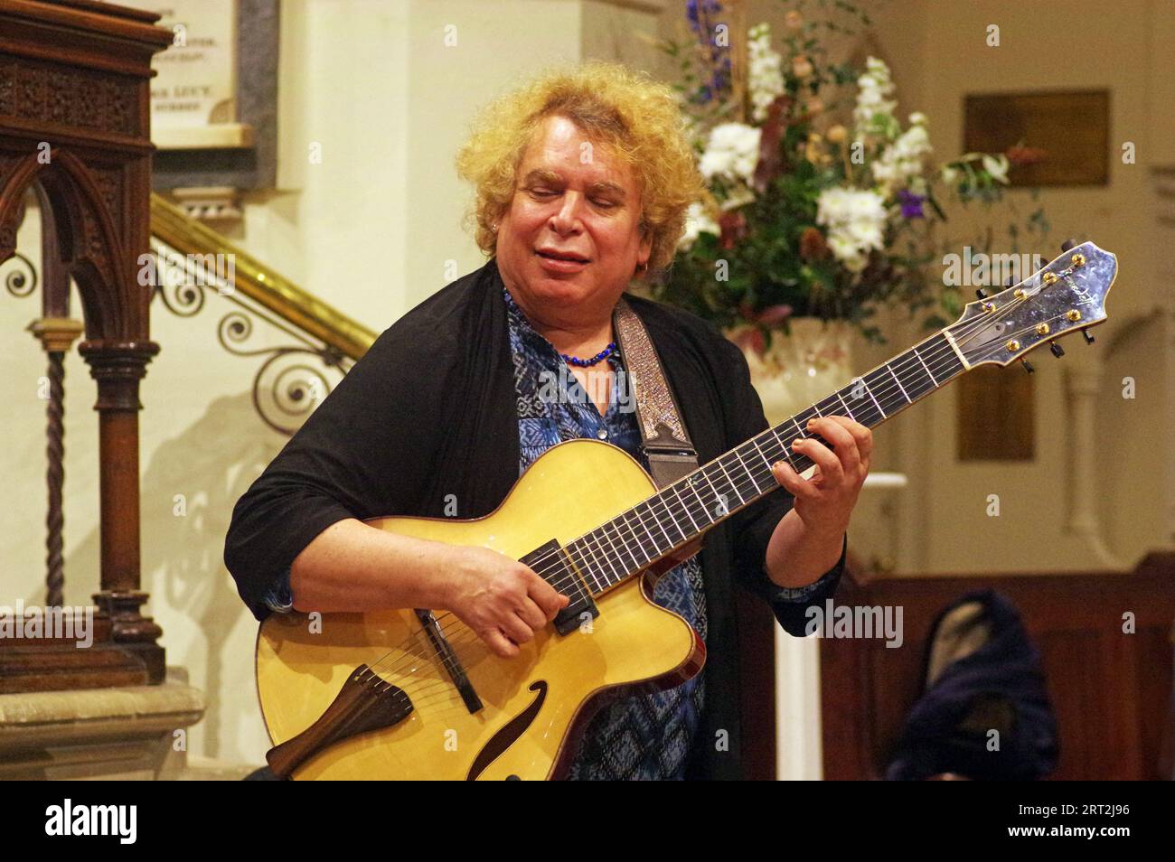 Howard Alden, Geoff Simkins - Howard Alden Trio, St Andrews Church, Hove, East Sussex, 21. Oktober 2022. Stockfoto